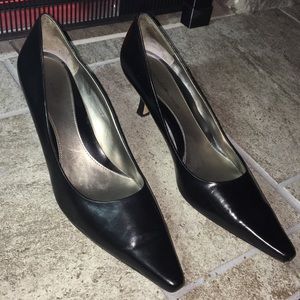 Women’s footwear. Work essentials.